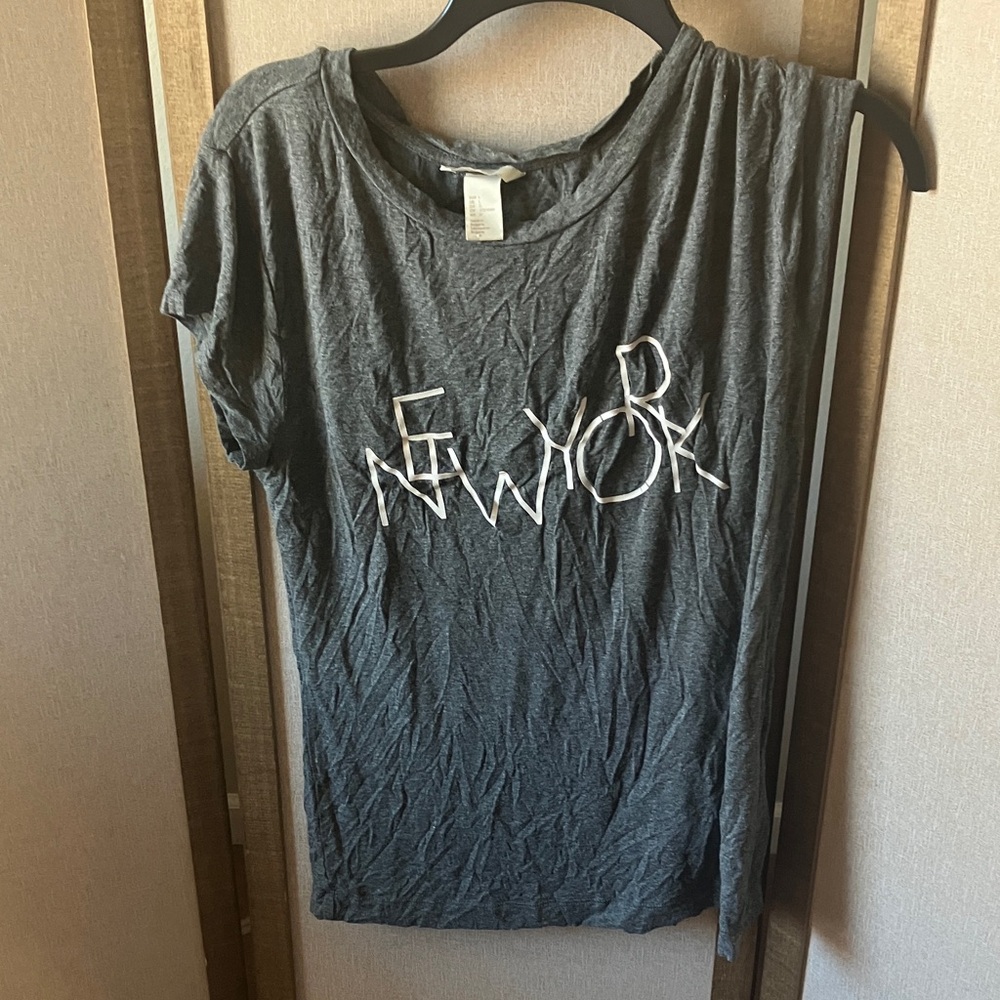 FINAL MARKDOWN H&M Gray New York tee large